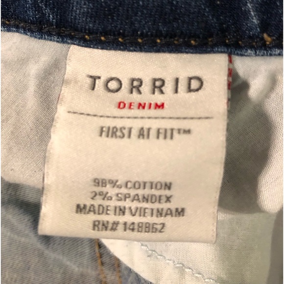 Torrid Sz 18 Destroyed Denim Shorts - Picture 4 of 4